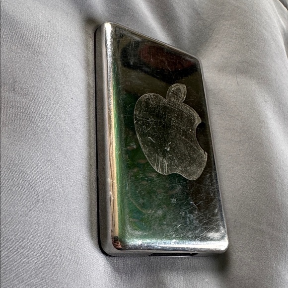 Apple - iPod Video - 80GB - 6th Gen - Picture 4 of 5